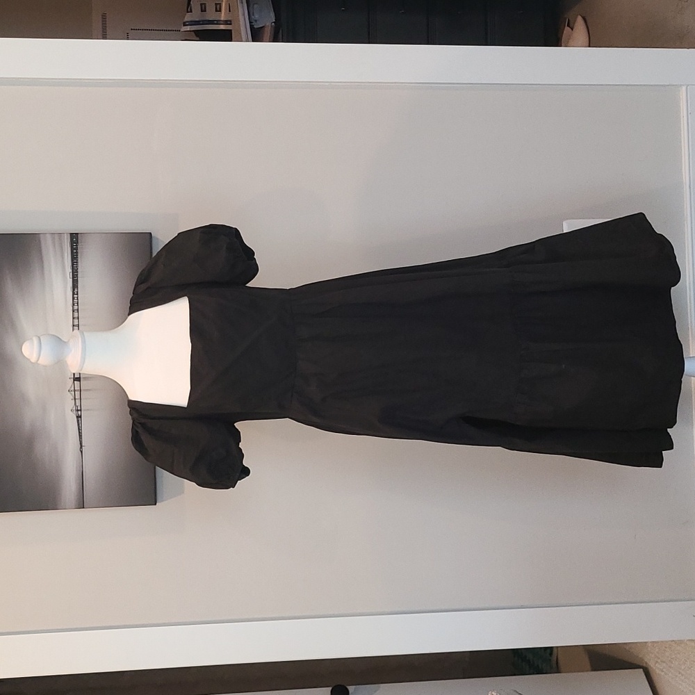 ASTR the label black dress woth side zipper snd side split size large. Worn once